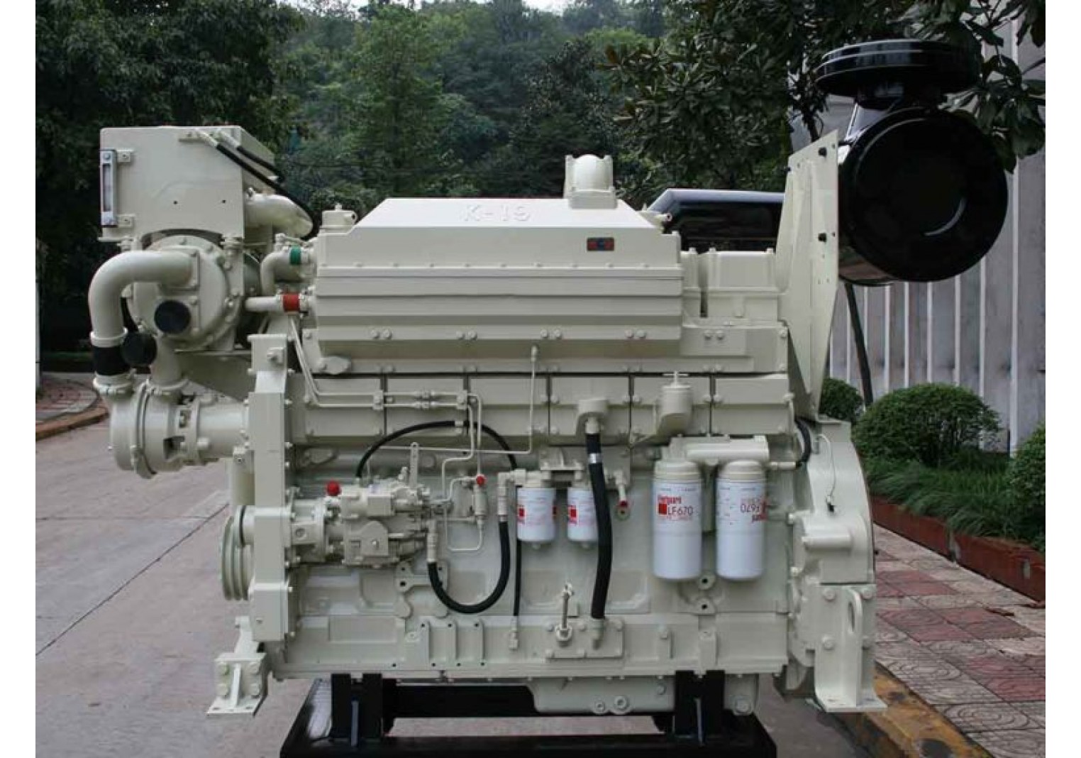 Cummins Marine Engine KT19-M425