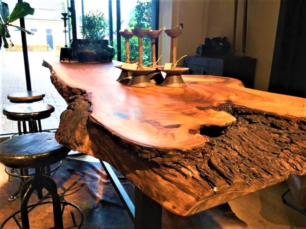 โต๊ะอาหารไม้จามจุรี